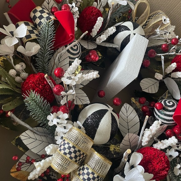 NWT Mackenzie Child Checkmate Wreath - Picture 6 of 10